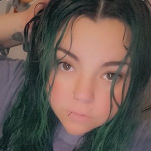 Meet your Posher, Caitlin